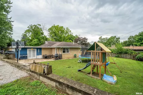 Exterior - 607 W Burton St, Eureka, IL 61530 photo 8 of 12