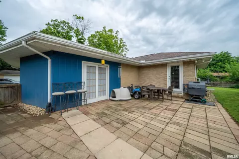 Exterior - 607 W Burton St, Eureka, IL 61530 photo 9 of 12