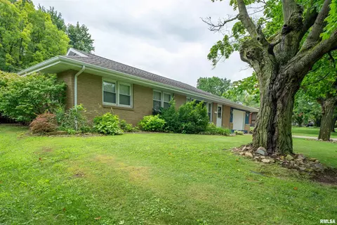 Exterior - 607 W Burton St, Eureka, IL 61530 photo 3 of 12