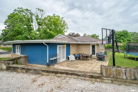 Exterior - 607 W Burton St, Eureka, IL 61530 photo 7 of 12