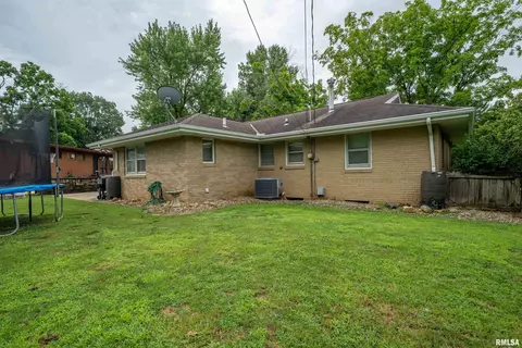Exterior - 607 W Burton St, Eureka, IL 61530 photo 11 of 12