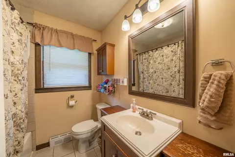 Bath - 607 W Burton St, Eureka, IL 61530 photo 1 of 2
