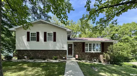 1113 Stacy Ln, Macomb, IL 61455