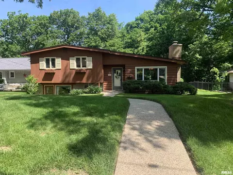 1811 E Maple Ridge Dr, Peoria, IL 61614