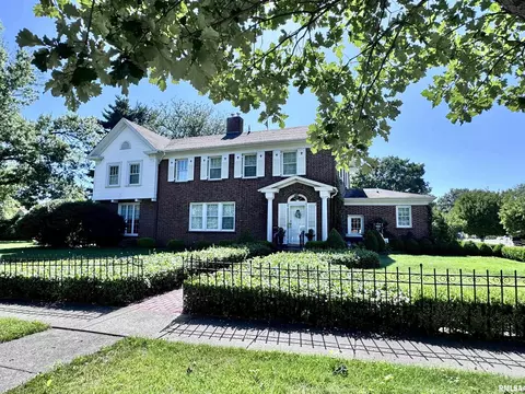 404 S Edwards St, Macomb, IL 61455