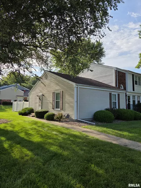 15 S Yorktown Rd, Macomb, IL 61455