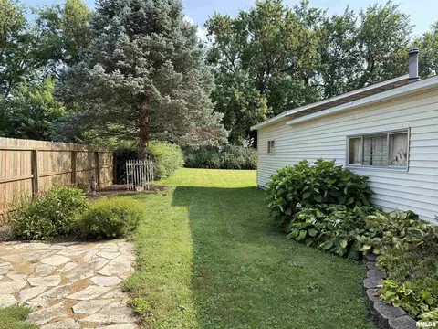 Other - 898 Elm St, Canton, IL 61520 photo 4 of 9