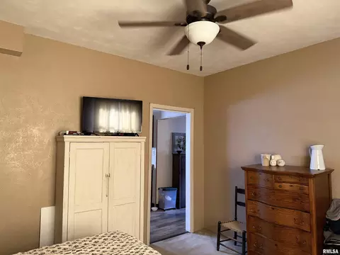 Bedroom - 898 Elm St, Canton, IL 61520 photo 2 of 4