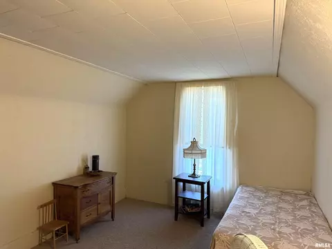Bedroom - 898 Elm St, Canton, IL 61520 photo 4 of 4