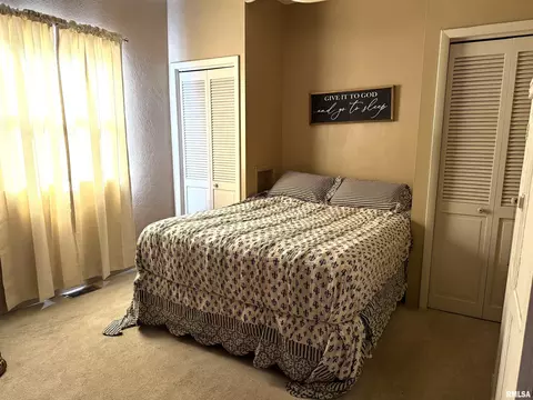 Bedroom - 898 Elm St, Canton, IL 61520 photo 1 of 4