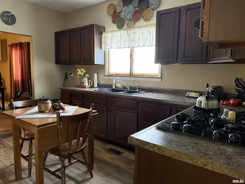 Kitchen - 898 Elm St, Canton, IL 61520 photo 1 of 4