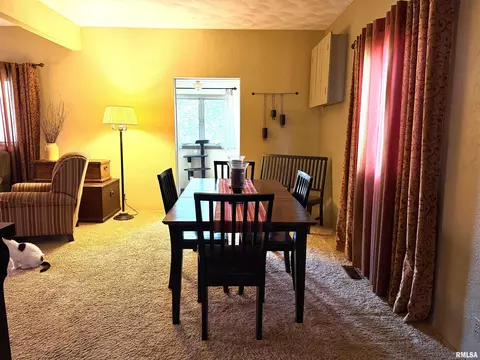 Dining - 898 Elm St, Canton, IL 61520 photo 1 of 1