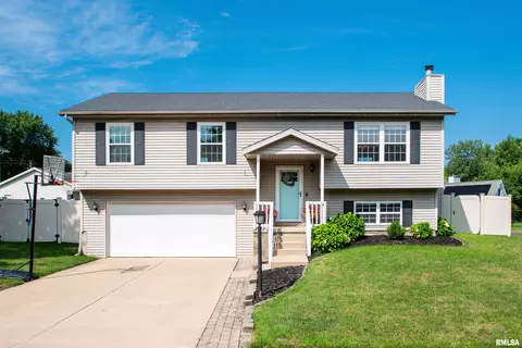 10311 N Churchill Dr, Peoria, IL 61615