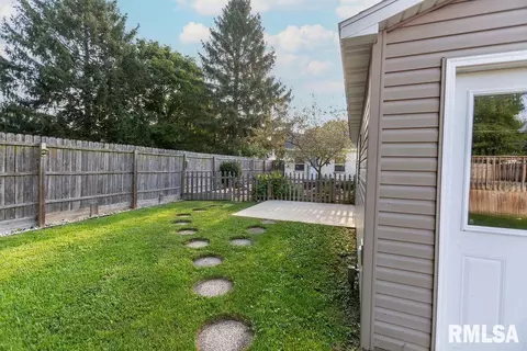 508 N State St, Roanoke, IL 61561 photo 25