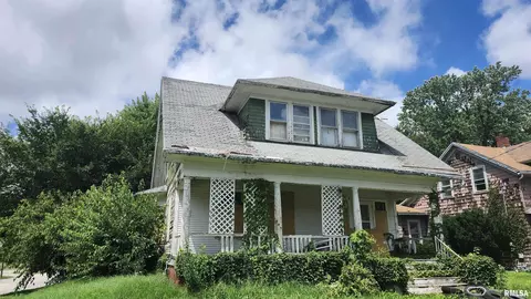 620 N Cedar St, Galesburg, IL 61401