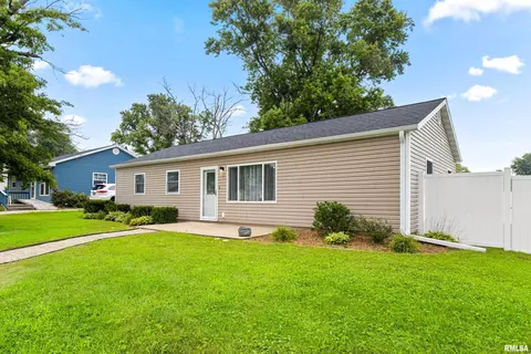 414 Mary St, Washington, IL 61571