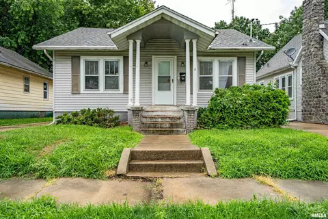 320 N 5th Ave, Canton, IL 61520