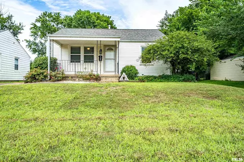 1215 E London Ave, Peoria Heights, IL 61616