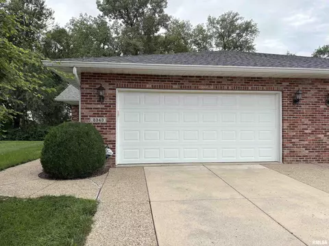 2343 Lakeshore Dr, Pekin, IL 61554