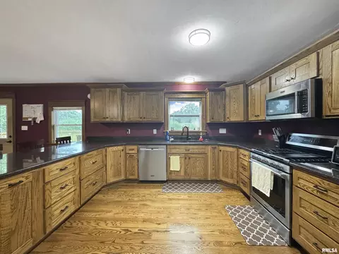 24948 E Barker Dr, Canton, IL 61520 photo 9