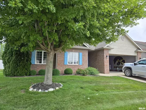 7106 N White Fir Dr, Edwards, IL 61528