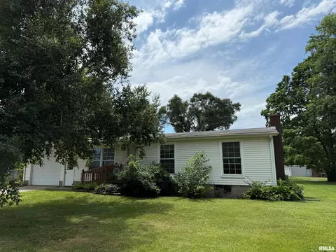 306 Debbie St, Colchester, IL 62326