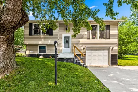 203 Douglas Rd, Marquette Heights, IL 61554