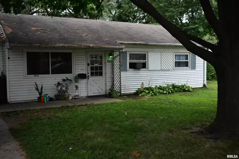 321 Arrow St, Pekin, IL 61554