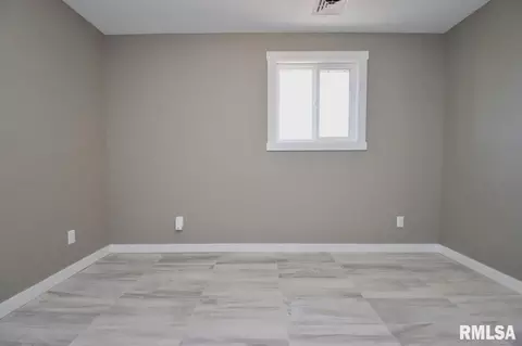 Bedroom - 8504 W Main St, Mapleton, IL 61547 photo 2 of 10