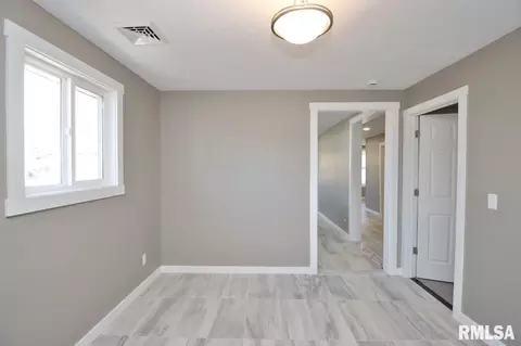 Entry Way - 8504 W Main St, Mapleton, IL 61547 photo 6 of 7