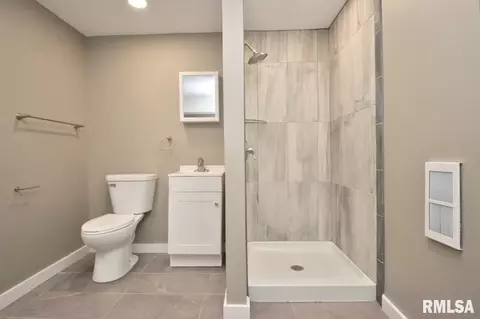 Bath - 8504 W Main St, Mapleton, IL 61547 photo 9 of 9