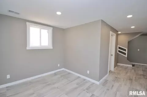 Entry Way - 8504 W Main St, Mapleton, IL 61547 photo 1 of 7