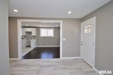 Entry Way - 8504 W Main St, Mapleton, IL 61547 photo 2 of 7