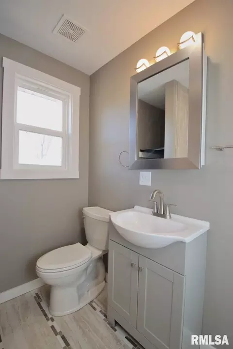 Bath - 8504 W Main St, Mapleton, IL 61547 photo 7 of 9