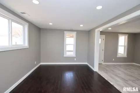 Living - 8504 W Main St, Mapleton, IL 61547 photo 1 of 2