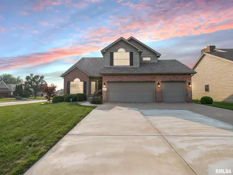 4815 N Weaverridge Blvd, Peoria, IL 61615
