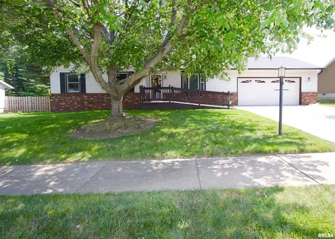 305 Beloit Rd, Marquette Heights, IL 61554