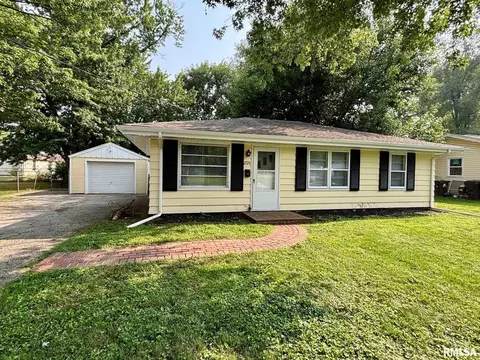 2724 W Scenic Dr, Peoria, IL 61615