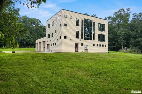 4719 W Southport Rd, Peoria, IL 61615