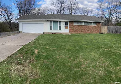 135 Lincoln Pkwy, East Peoria, IL 61611
