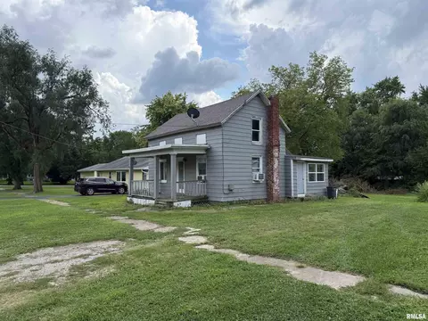 817 S Elm St, Delavan, IL 61734 photo 1