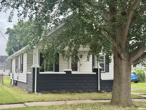 Other - 906 E Locust St, Canton, IL 61520 photo 2 of 6