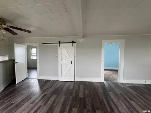 Living - 906 E Locust St, Canton, IL 61520 photo 4 of 4