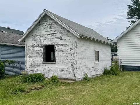 Other - 906 E Locust St, Canton, IL 61520 photo 5 of 6