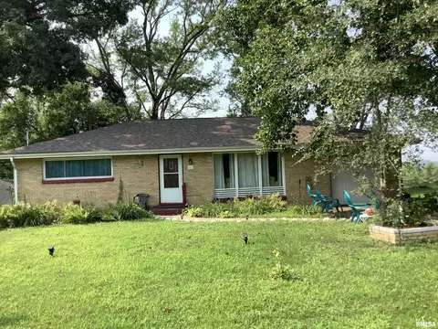 531 S Barnewolt Dr, Peoria, IL 61604