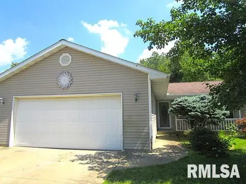38 Edgewood Ct, Bloomington, IL 61701