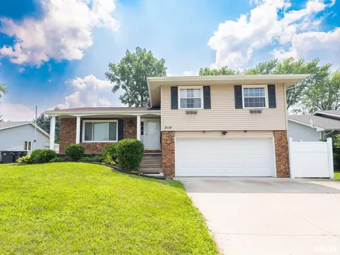 2114 Marigold Dr, Pekin, IL 61554