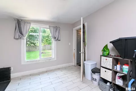 305 W Hill St, Eureka, IL 61530 photo 4
