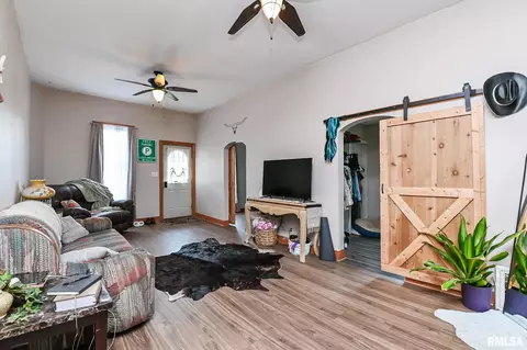 305 W Hill St, Eureka, IL 61530 photo 3