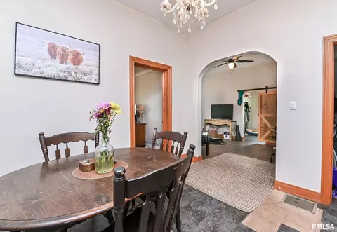 305 W Hill St, Eureka, IL 61530 photo 6